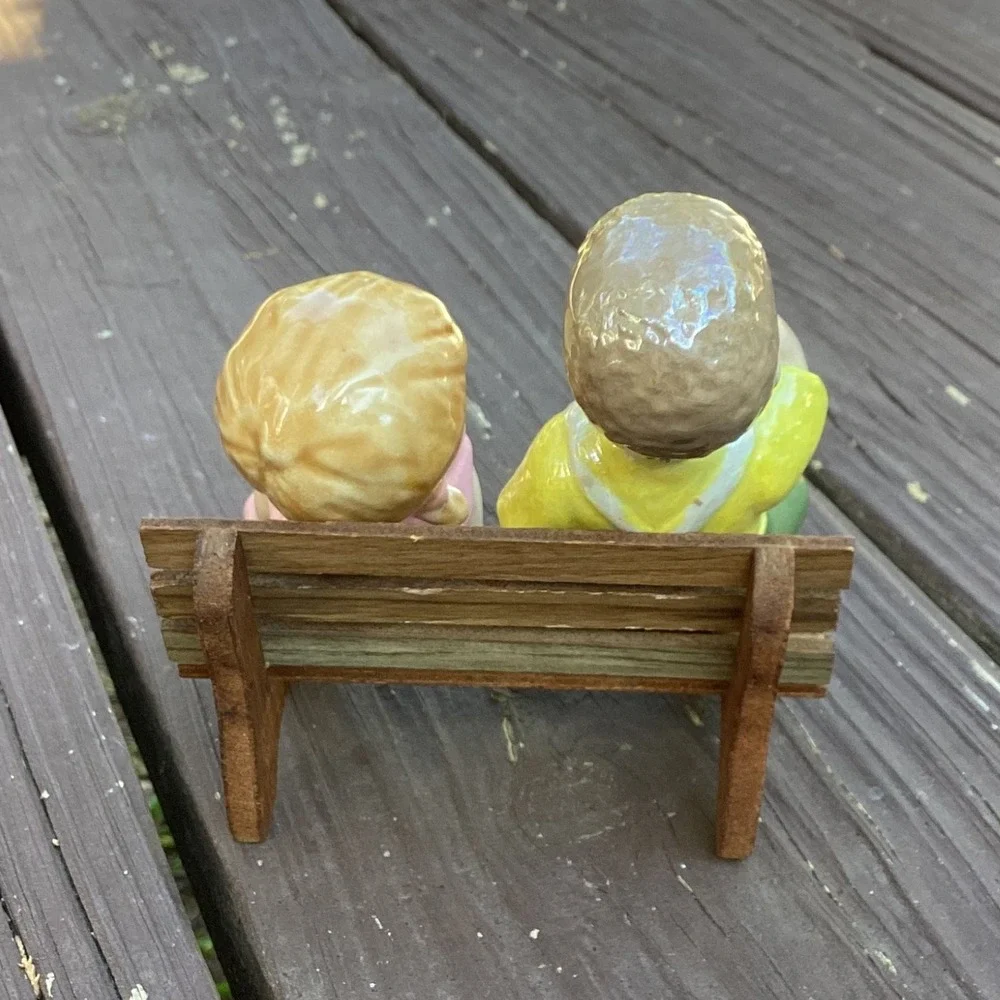 N/A type figurine